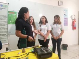 Grupo de alunos que participou da criação do projeto “Urupet na Estrada” fez a demonstração do protótipo na Escola do Sesi - Assessoria