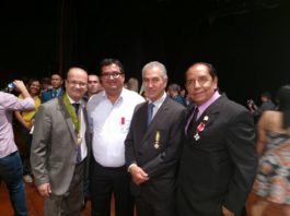 José Carlos Barbosa, Madson Valente, Reinaldo Azambuja e o diretor do Detran de Dourados, Aparecido Dias Duarte, após homenagens - Divulgação