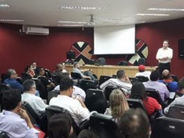 Procurador do MPT, Paulo Douglas, em recente reunião com membros do Comitê Estadual Contra as Reformas - Assessoria
