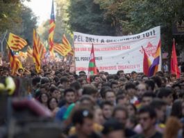 Estudantes protestam em favor da independência da Catalunha - Foto: EPA