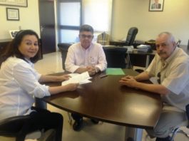 Secretário estadual de Fazenda, Marcio Monteiro, firma convênio com prefeita Delia Razuk e o secretario João Fava Neto - Divulgação