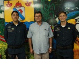 Capitão Gustavo, Prefeito Donato Lopes e Capitão Edcezar durante a cerimônia de passagem de comando do 3ª Pelotão da Polícia Militar de Rio Brilhante - Assessoria