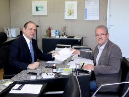 Deputado Geraldo Resende com ministro Ricardo Barros em julho deste ano alertou para colapso na alta complexidade em Dourados - Divulgação