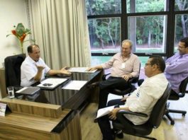 Pedro Pepa, Idenor Machado e Cirilo Ramão durante reunião com Zé Teixeira - Divulgação