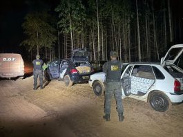 Dupla é presa pelo DOF com veículos abarrotados de cigarros