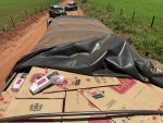 PRF apreende 300 mil maços de cigarros contrabandeados e prende motorista sem CNH