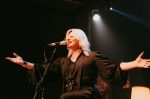 Sesc Teatro Prosa recebe show “Bell Éter canta Grandes Vozes” no dia 8 de maio