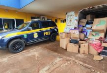 PRF apreende mercadorias estrangeiras sem nota fiscal em caminhonete