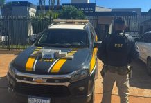 Dupla levando cocaína em motocicleta é presa pela PRF