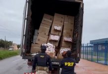 Ação conjunta PRF e PM apreende 50 mil maços de cigarros contrabandeados
