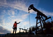 Tensão no Oriente Médio impulsiona alta de quase 6% no preço do petróleo