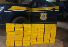 PRF apreende 70 celulares em compartimento de carga de mico-ônibus